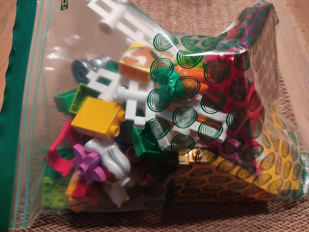 Lego Duplo paardestal, Ophalen