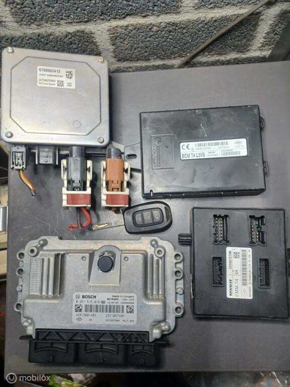 Computer set  Renault Twingo III  237105748r+284b13375r, Enlèvement ou Envoi, Renault, Utilisé, Renault