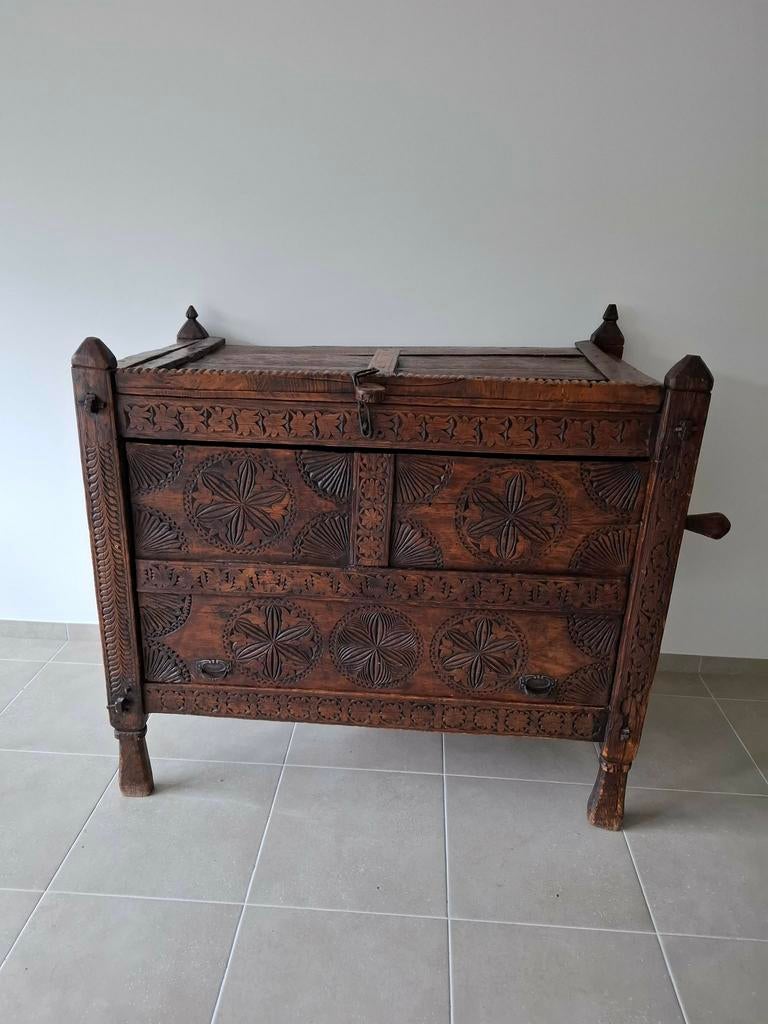 Prachtige oude buffetkast uit teak, Antiek en Kunst, Ophalen