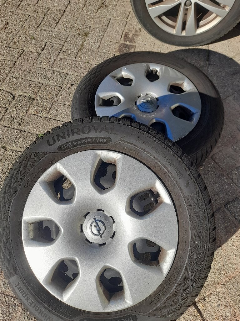 Opel astra Winterbanden 205/60 R16, Autos : Pièces & Accessoires, Neuf, Pneus hiver, 16 pouces, Véhicule de tourisme