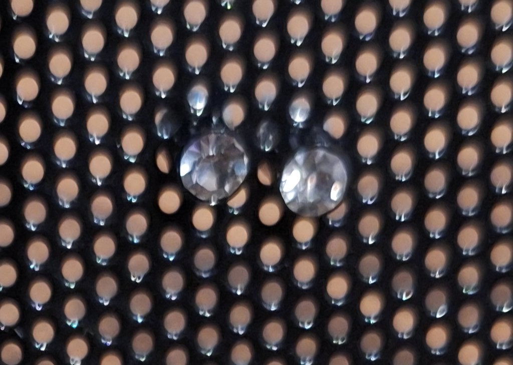 Zwartkleurige oorstekers ronde facetgeslepen steen, NIEUW, Overige materialen, Zwart, Nieuw, Ophalen of Verzenden