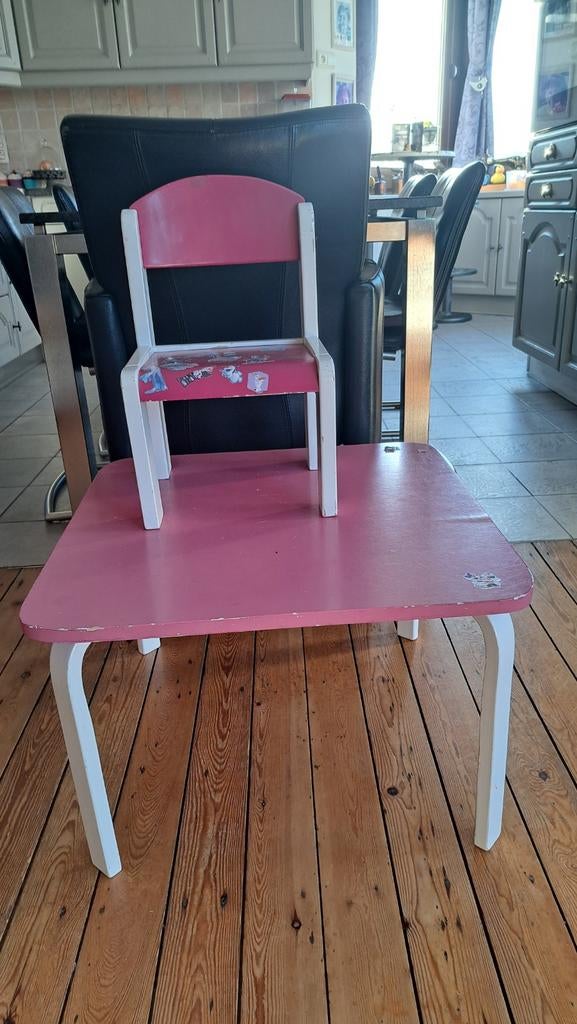 Table et chaise pour enfants, Enfants & Bébés, Chambre d'enfant | Tables & Chaises, Enlèvement