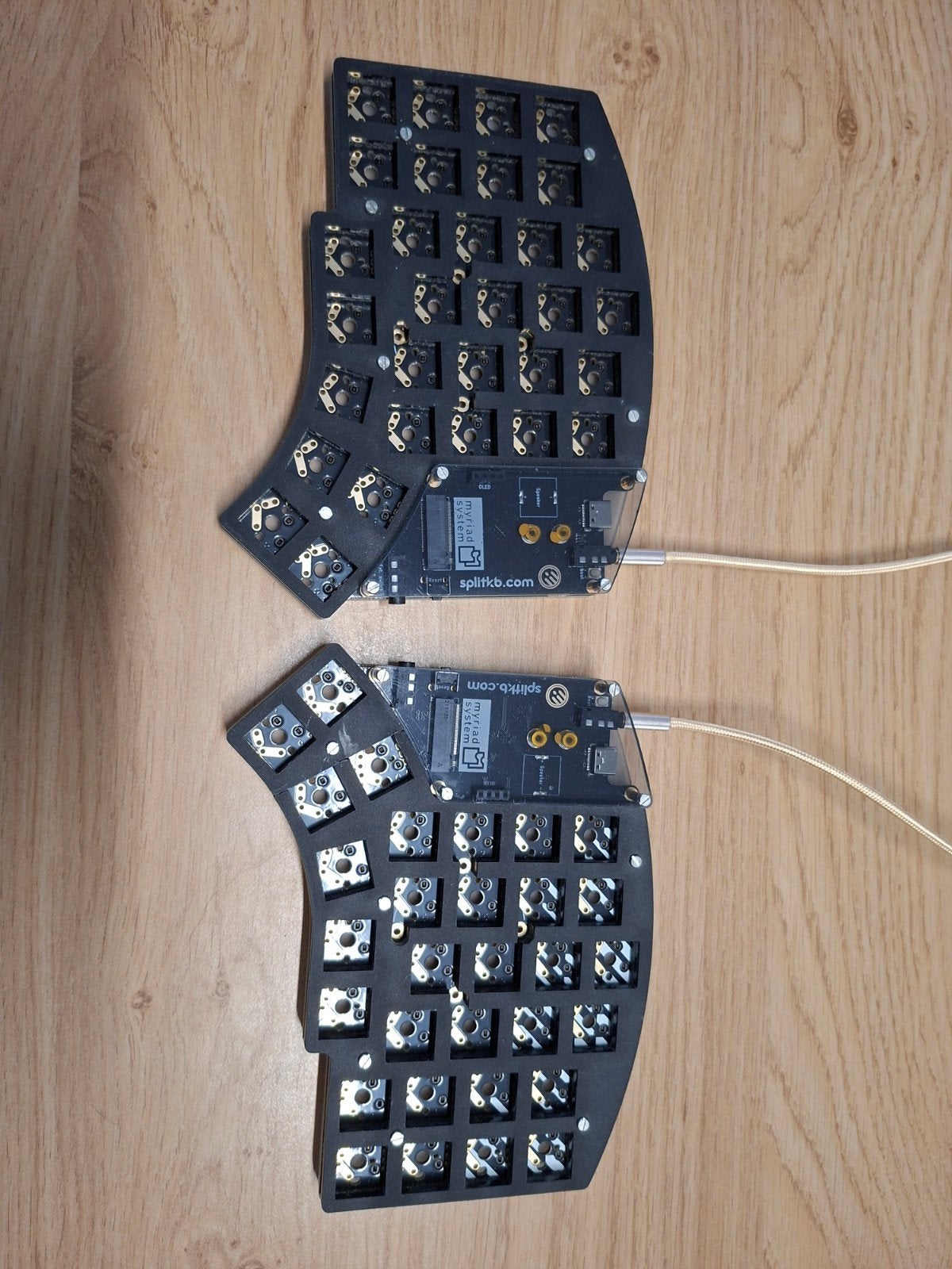 Elora split keyboard, Informatique & Logiciels, Enlèvement, Comme neuf, Filaire, Ergonomique