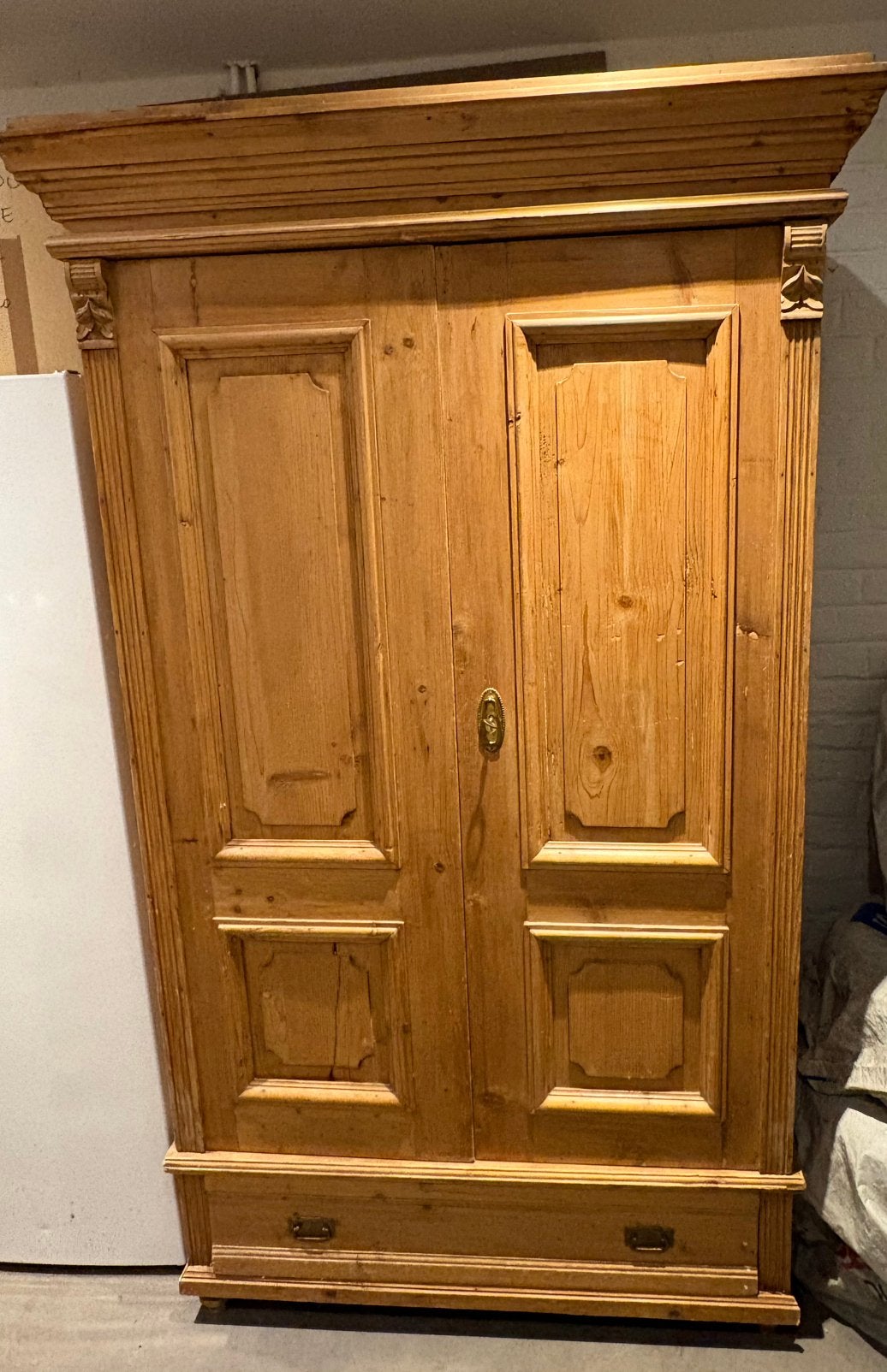Armoire ancienne en bois massif – 2 portes – tiroir –, Enlèvement
