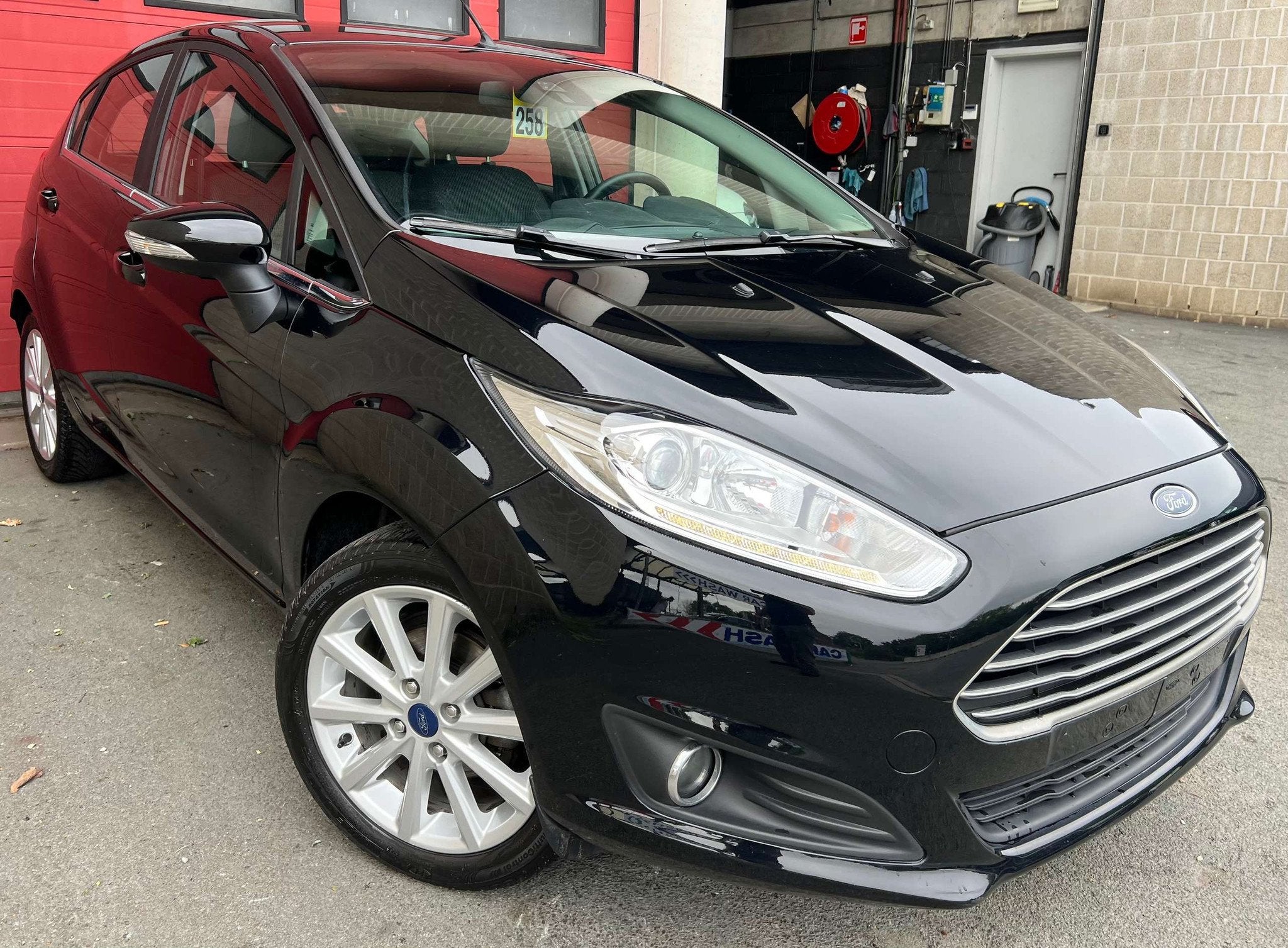 Ford Fiesta 1.0 EcoBoost Black + CLIM + CAR-PASS + CARNET, Auto's, Gebruikt, Euro 6, Bedrijf, 5 deurs