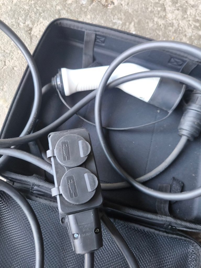 Adaptateur MG EV V2L 220 V + câble de 5 m, double prise, Autos : Divers, Bornes de recharge, Neuf, Borne de recharge, Enlèvement ou Envoi