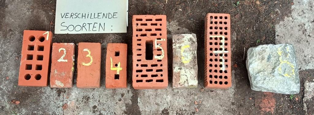 Verschillende soorten bakstenen en stenen, Ophalen