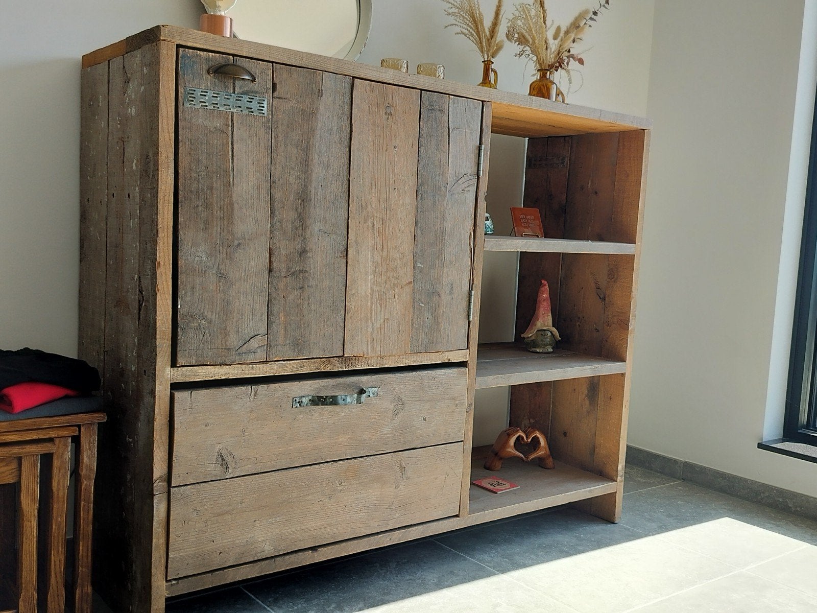 Steigerhouten kast, Ophalen