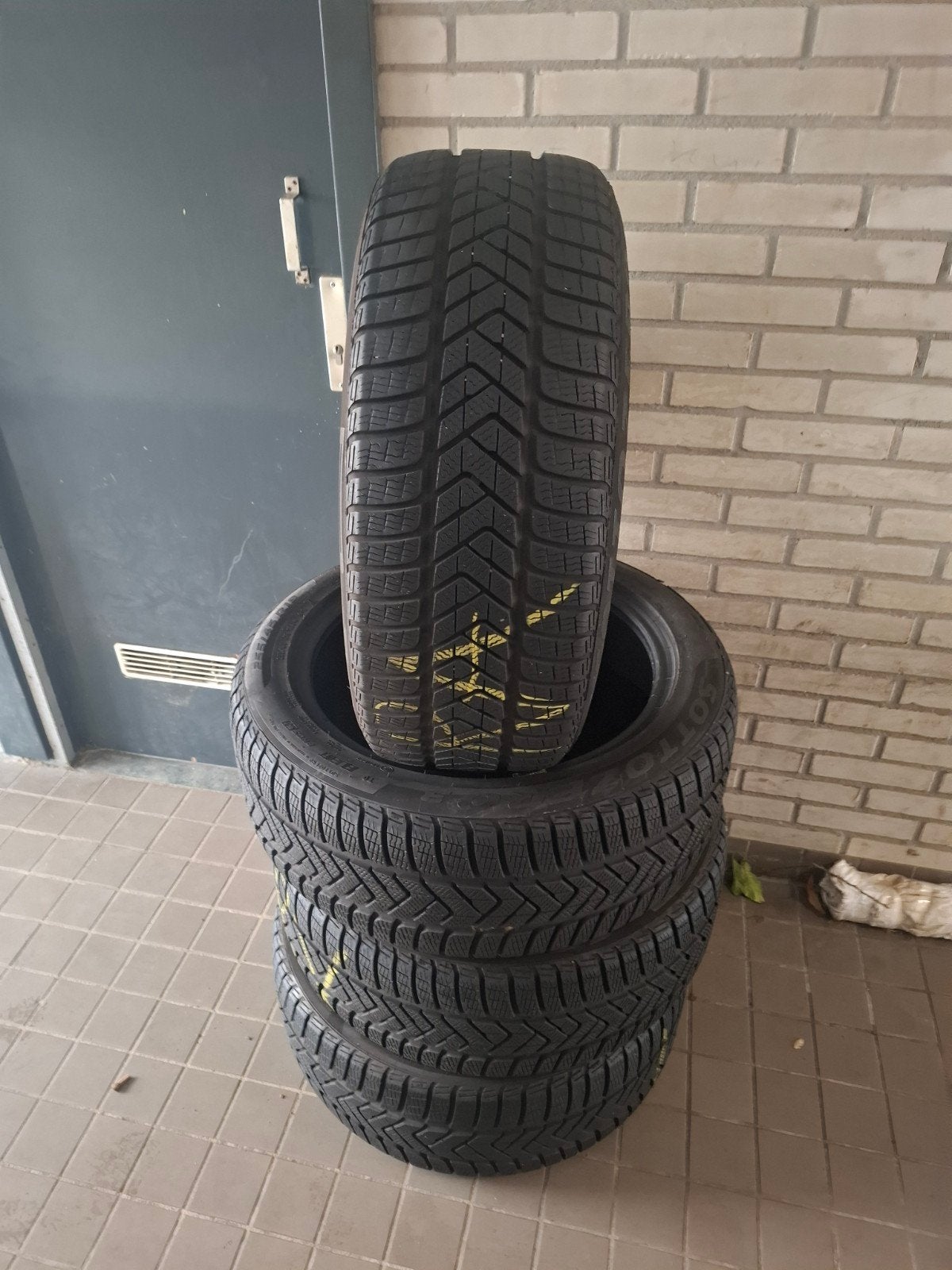 Pneus d'hiver Pirelli 255 45 19, Tesla modèle Y, Vw Tiguan,, Autos : Pièces & Accessoires, Pneus hiver, 255 mm, Enlèvement ou Envoi