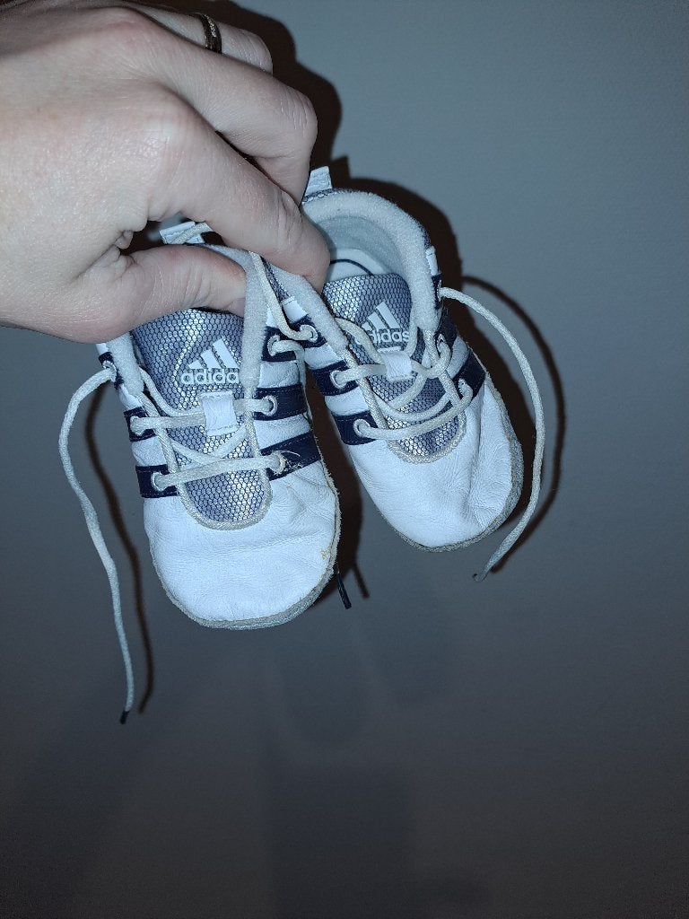 Chaussures souples Adidas - garçon - taille 19, Enfants & Bébés, Vêtements de bébé | Chaussures & Chaussettes, Comme neuf, Garçon