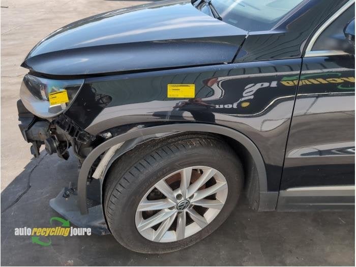 Aile avant gauche d'un Volkswagen Tiguan (LC9X), -, Volkswagen, -, 3 mois de garantie