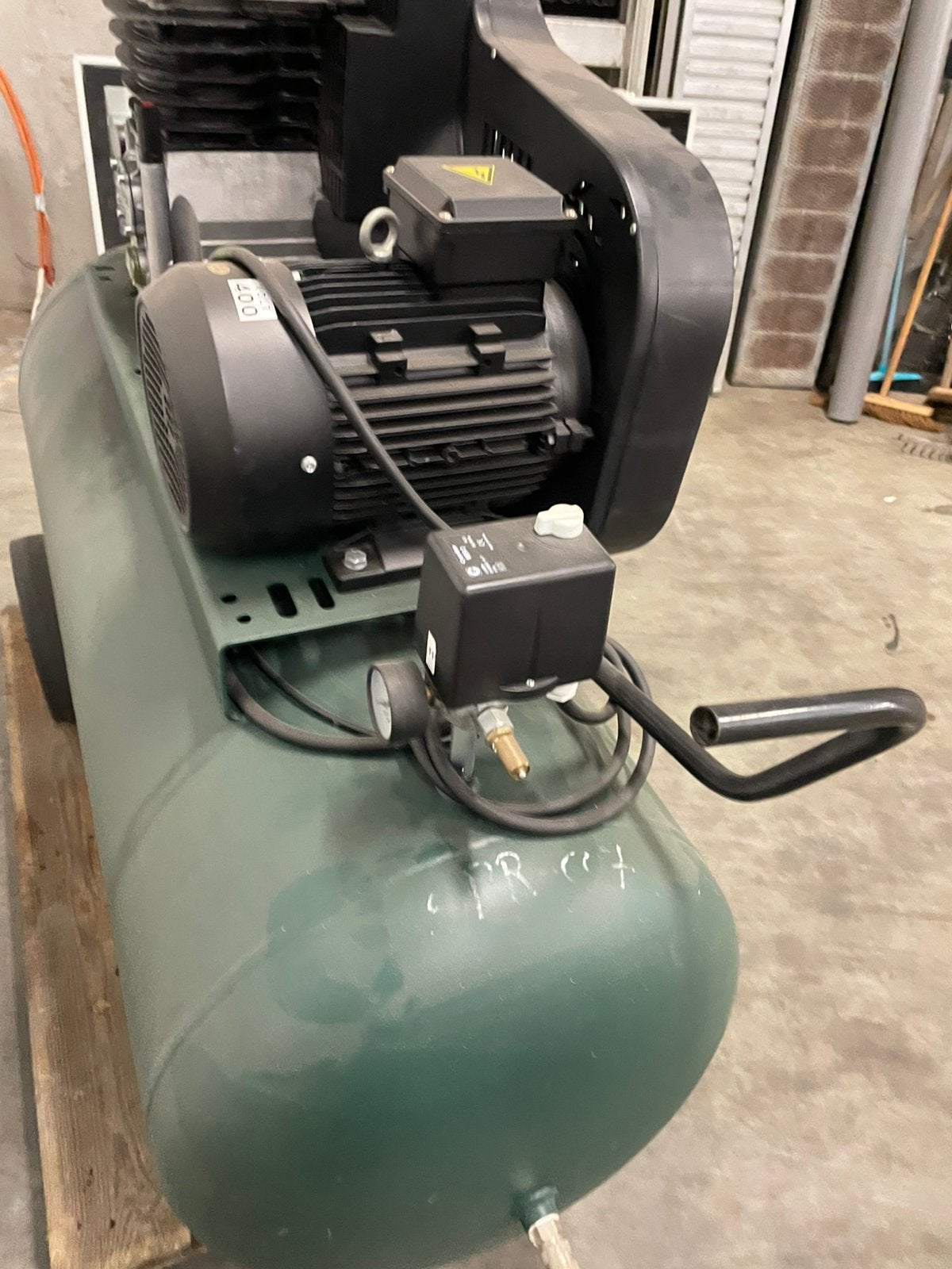 Compresseur Metabo mega 650 -1200, 400 à 800 litres/min, Comme neuf, Enlèvement, 10 bars ou plus
