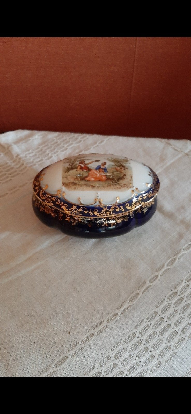 Très belle bonbonnière en porcelaine bleu cobalt, Enlèvement