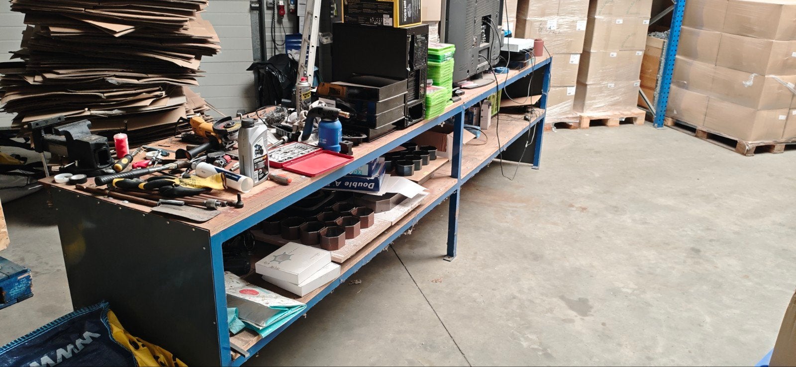Zware metalen werkbank / werktafel 400 cm, Doe-het-zelf en Bouw, Ophalen, Dmj thermo bv, Info@dmjthermo.be, Industrieweg 1A 3950 kaulille