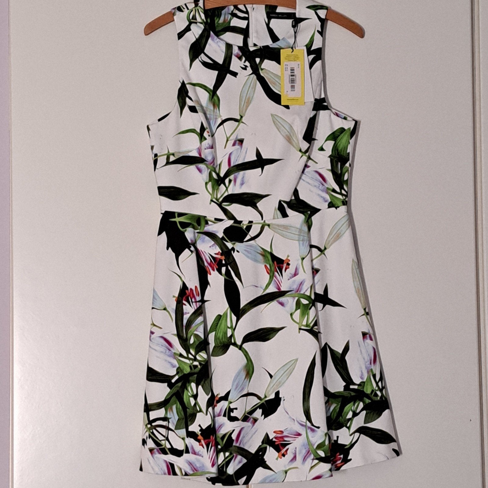 Karen Millen Tropical Lily Skater jurk UK 12 Nieuw, Karen Millen, Enlèvement ou Envoi, Neuf, Taille 38/40 (M)