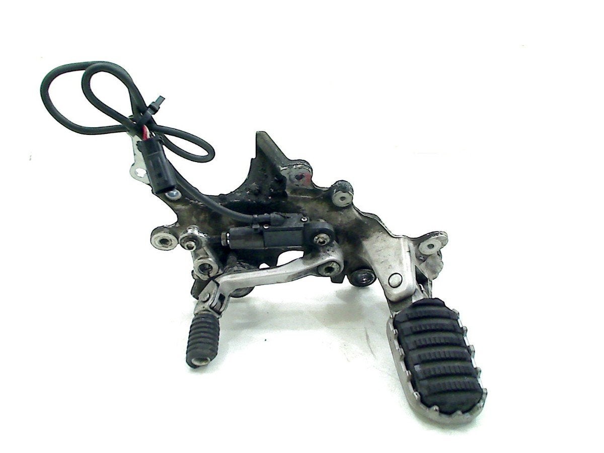 REPOSE PIEDS AVANT GAUCHE Ducati, Dhr. S. di Majo, Utilisé, Info@cama-motorparts.nl, P.J. Troelstraweg 8 8
3144 CX  MAASSLUIS, NL