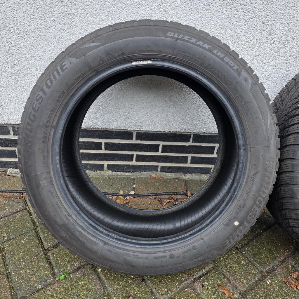2 x bridgestone 225/50/17 98h 5mm profiel, Auto-onderdelen, Banden en Velgen, Ophalen, Gebruikt, 17 inch, Winterbanden