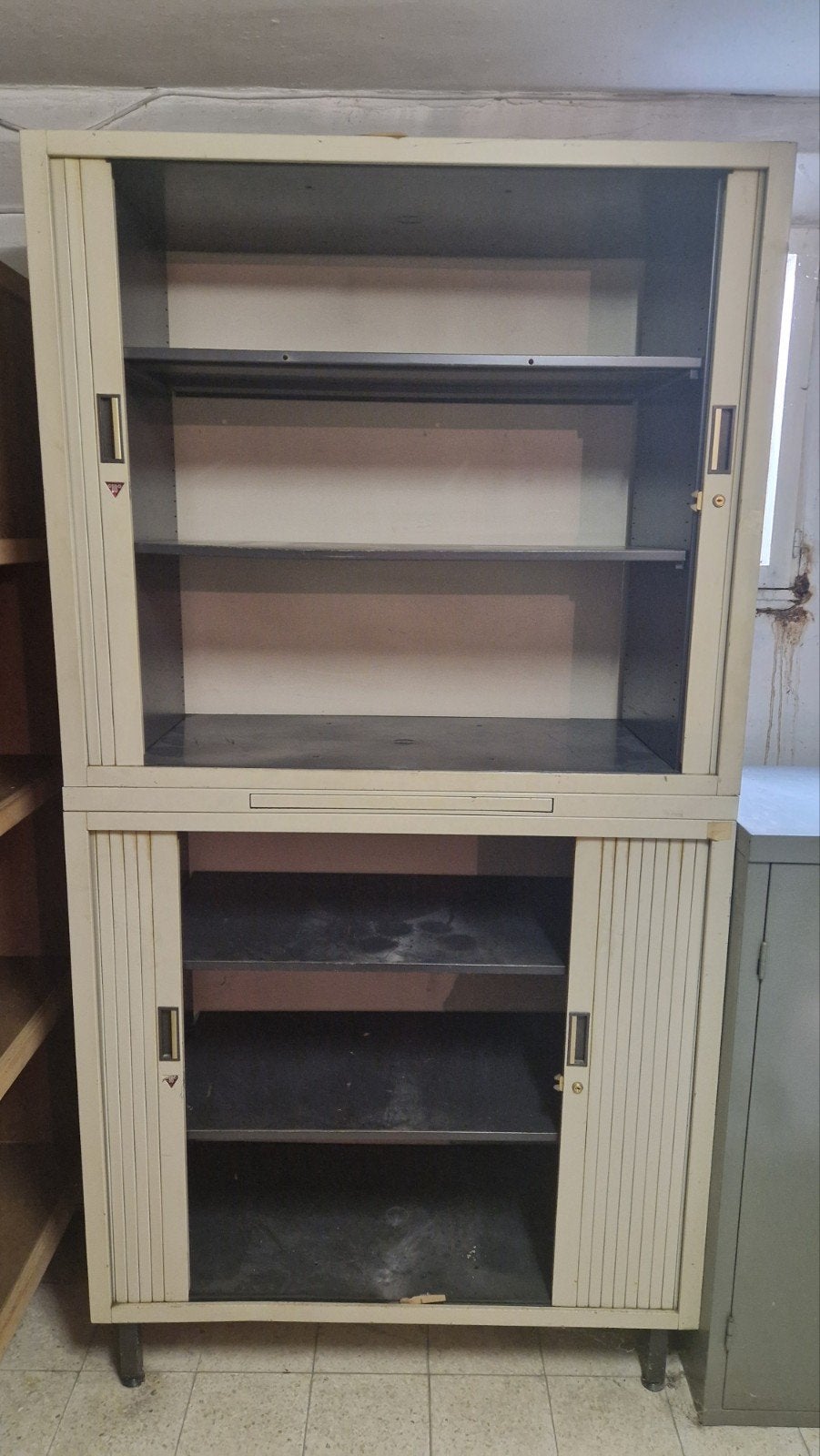 Armoire de bureau métallique à rideaux avec tablette extract, Enlèvement