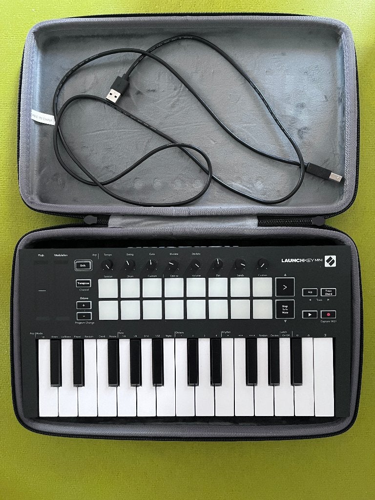 Launchkey Mini 25 MK3 with box, Muziek en Instrumenten, Midi-apparatuur, Ophalen, Zo goed als nieuw