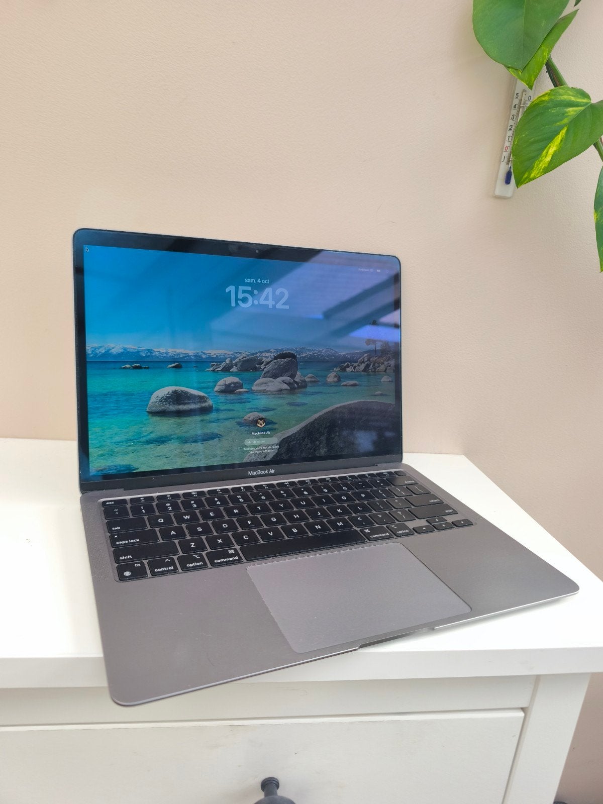 MacBook air M1 8ram 256 SSD avec chargeur, Informatique & Logiciels, Chromebooks