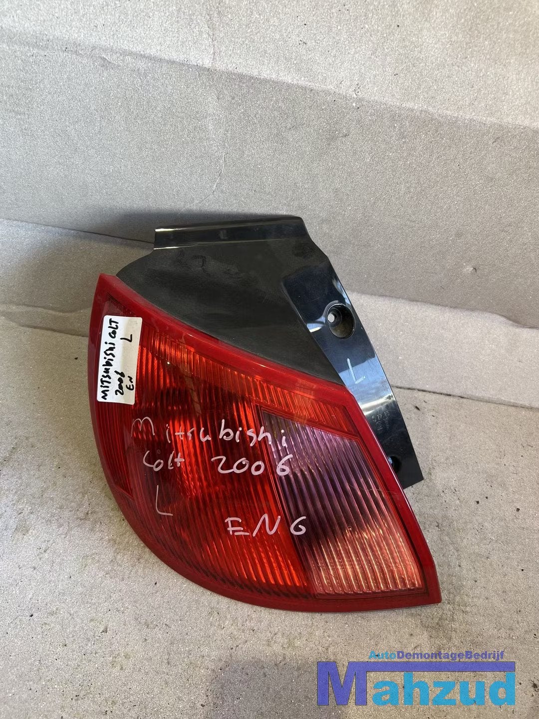 MITSUBISHI COLT 6 Links buiten achterlicht 3-Deurs 2004-2014, Info@mitsubishi-motors.com, Gebruikt, Mitsubishi Motors Corporation