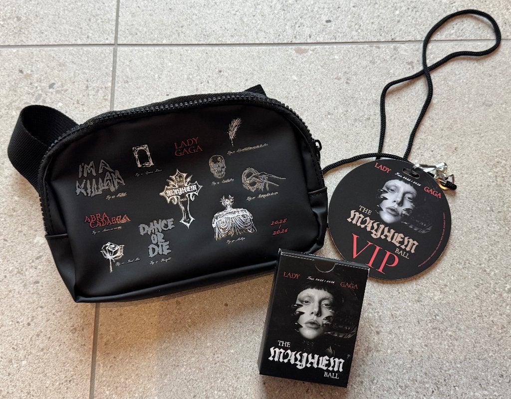 Lady Gaga Merch van Mayhem tour, Ophalen