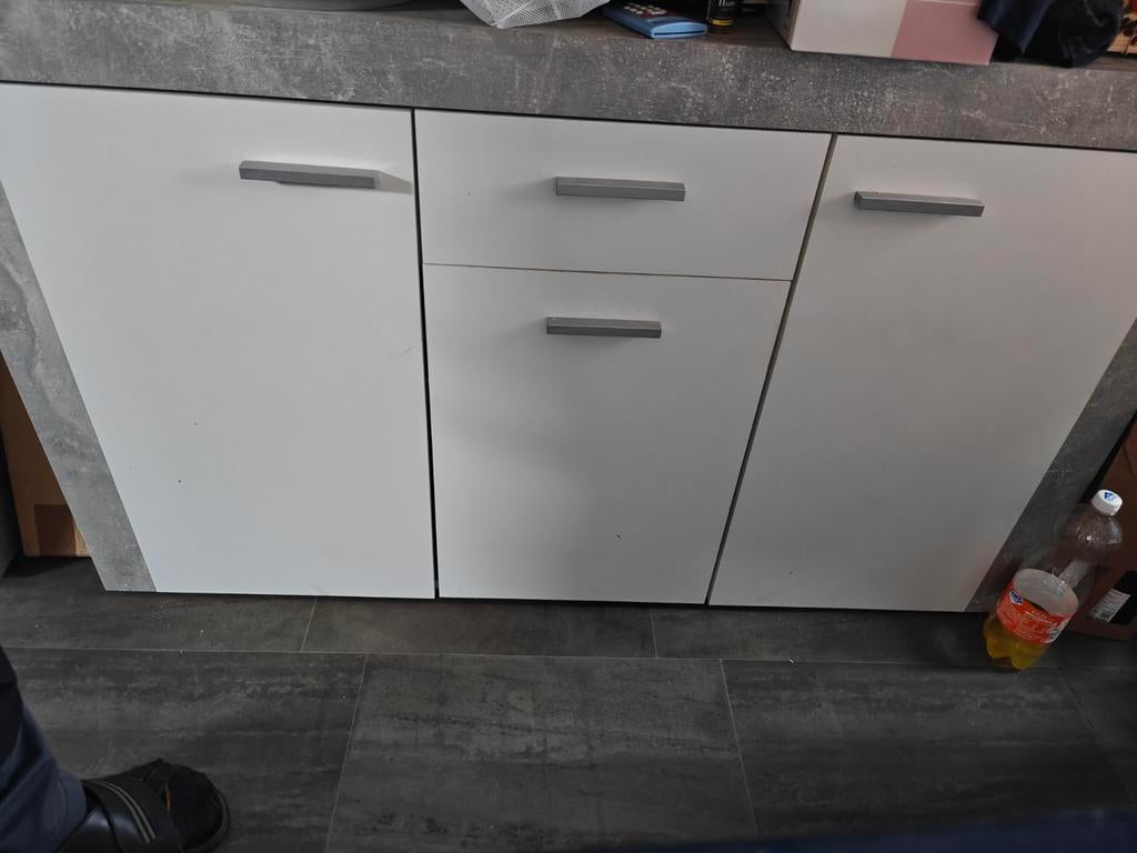 2 meubles blanc et gris béton et 1 table., Ophalen, Glas