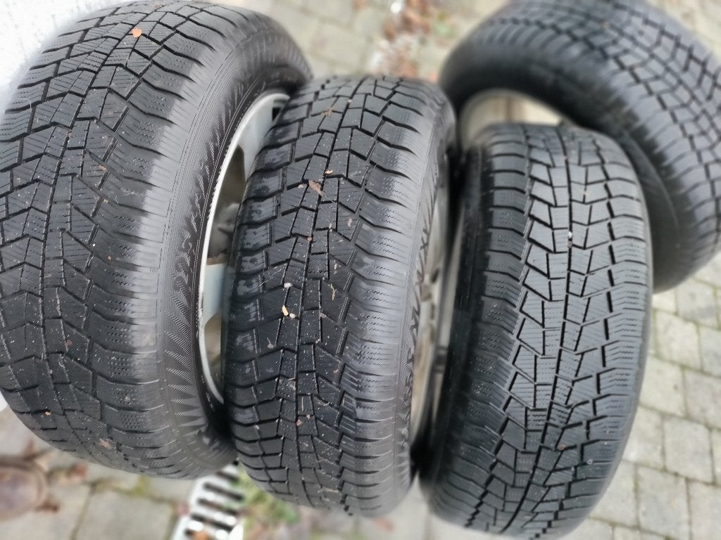 4 roues garnies( ou pas) de pneus hiver 225/55/R17, Autos : Pièces & Accessoires, Pneus & Jantes, Pneus et Jantes, Pneus hiver