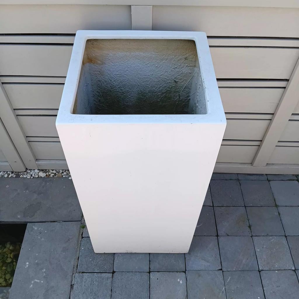 Hoge witte bloembak, Tuin en Terras, Ophalen, Kunststof, Gebruikt, Minder dan 60 cm