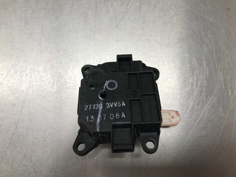 ACTIONNEUR MOTEUR VOLET CHAUFFAGE Note (E12) (|277303VV6A|), Utilisé, Nissan