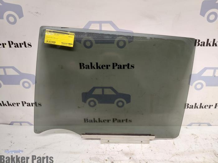 Vitre portière 4portes arrière droite d'un Suzuki Swift, -, -, 3 mois de garantie, Utilisé