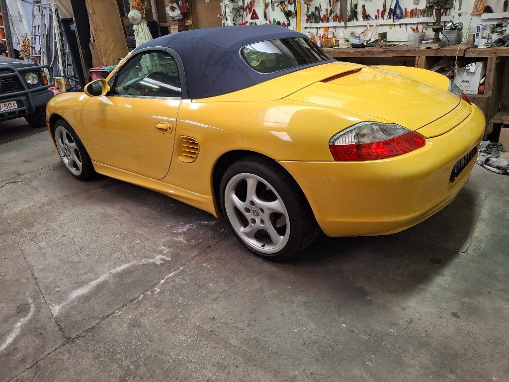 porsche boxster cabrio in de prachtige gele kleur en uitbouw, Auto's, Porsche, 4 cilinders, Cabriolet, Geel, Handgeschakeld