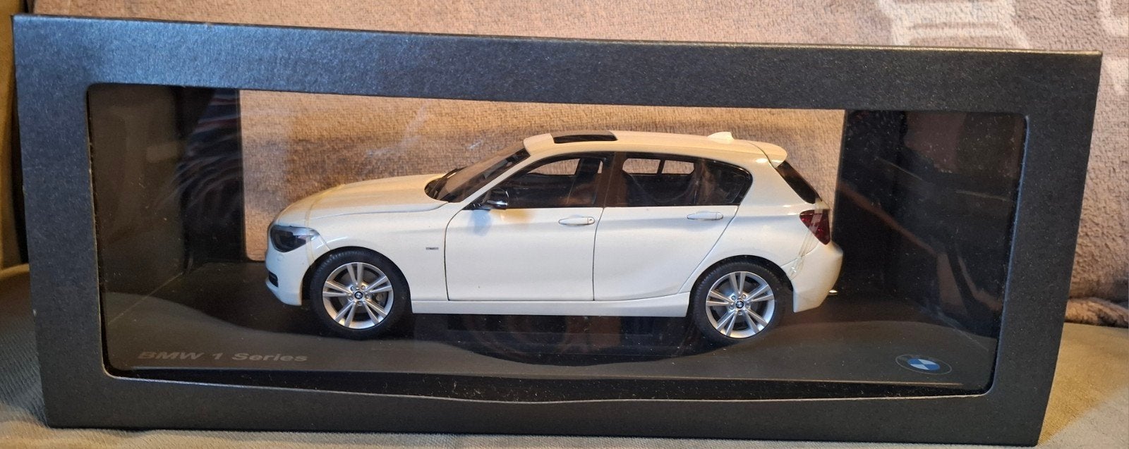 BMW 125i (F20) dealer editie 1:18, Enlèvement ou Envoi, Neuf, Voiture, Autres marques