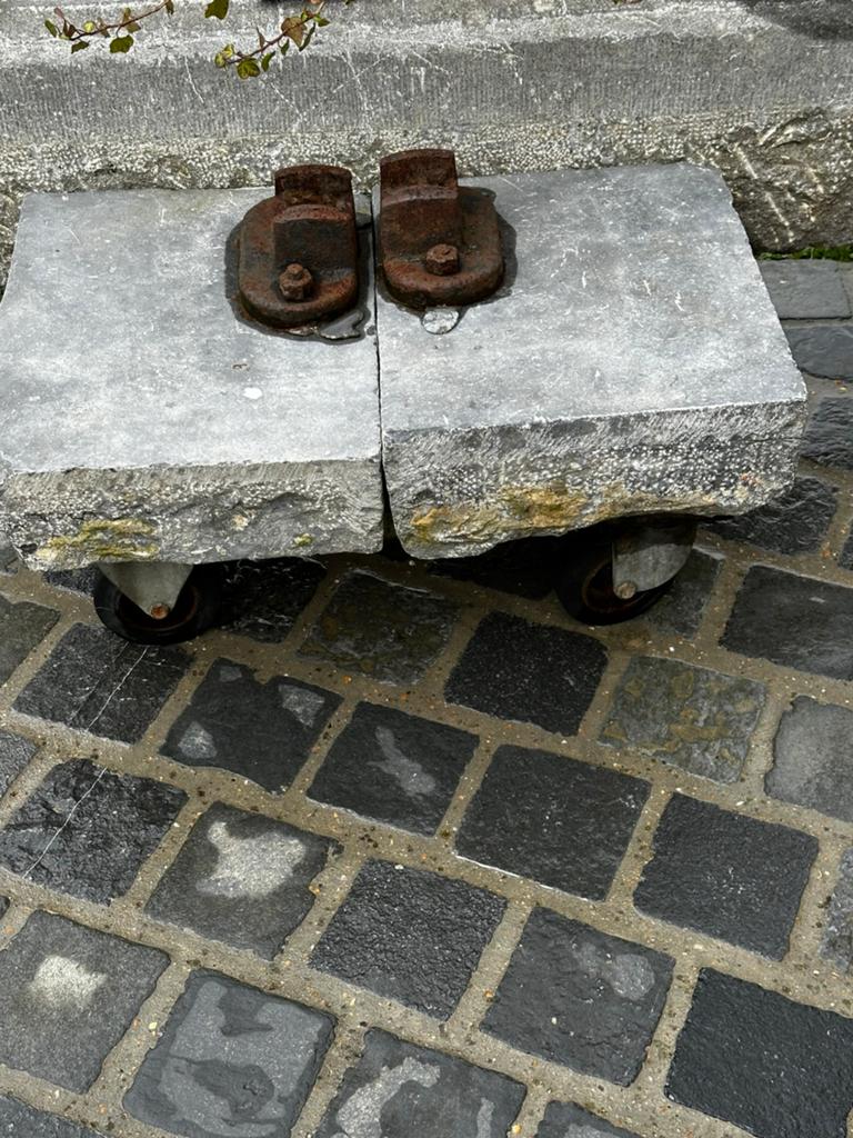 Zeer oude arduin hekken of poort voet, Tuin en Terras, Ophalen, Zo goed als nieuw