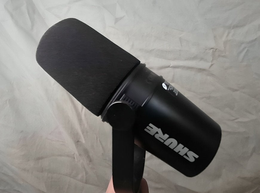 Shure MV7+ Podcastmicrofoon + Boom arm, Musique & Instruments, Microphones, Enlèvement ou Envoi, Utilisé, Micro studio