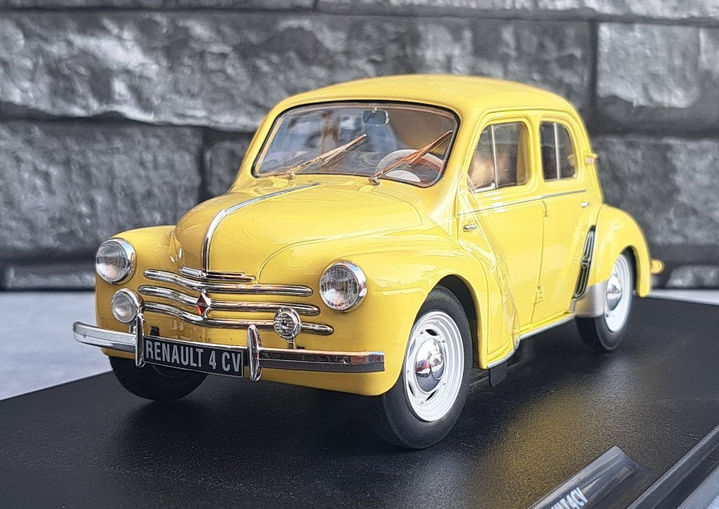 Renault 4CV beige 1/18ème, Hobby & Loisirs créatifs, Enlèvement ou Envoi, Solido, Voiture, Solido