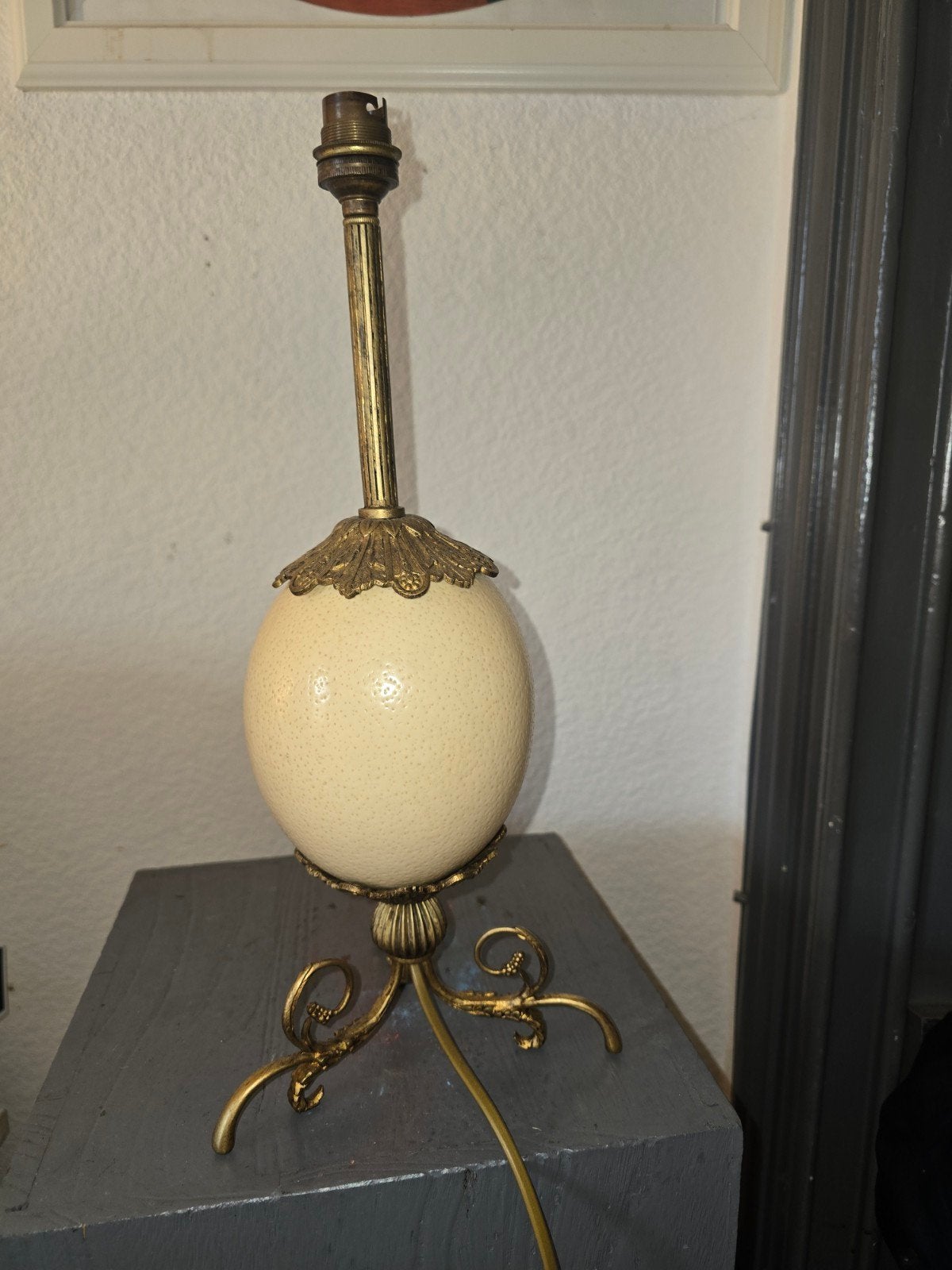Magnifique pied de lampe œuf de d Autruche anciens, Antiquités & Art, Enlèvement ou Envoi