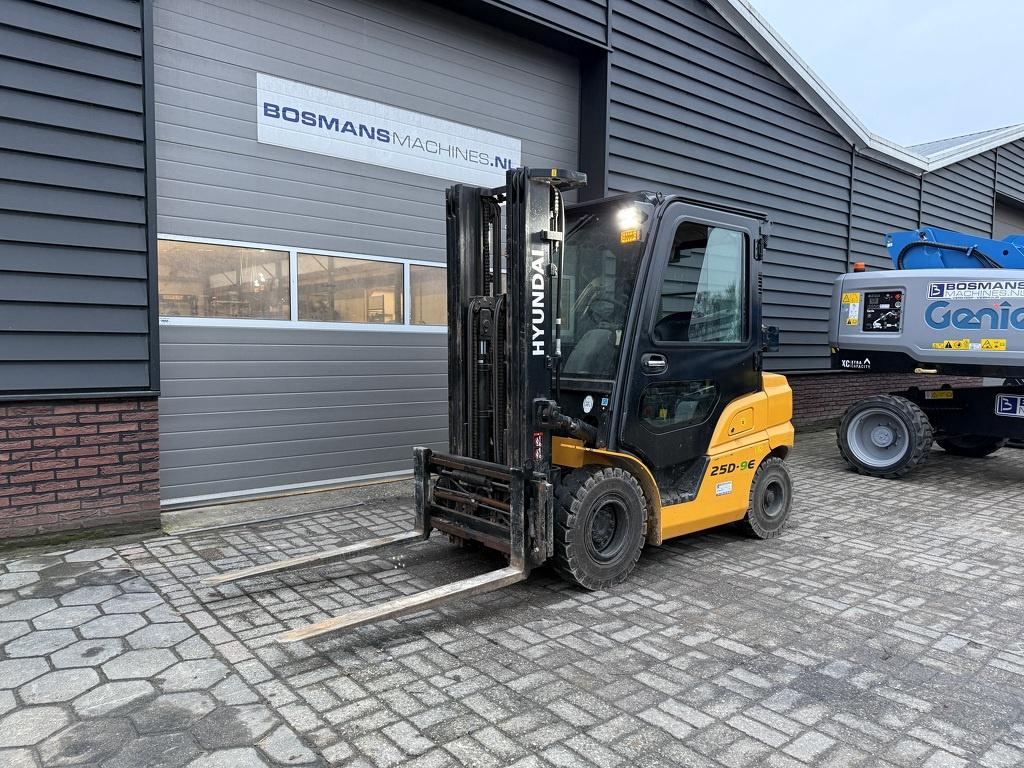 Hyundai 25D-9E 2.5 T diesel heftruck met cabine / vorkenvers, Diesel, Heftruck, Hyundai