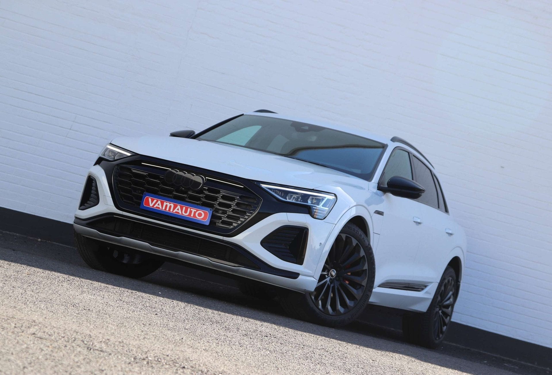Audi Q8 e-tron 106 kWh 55 Competition - B&O/AdaptiveCC/Towba, Automaat, Dealer onderhouden, Gebruikt, 408 pk