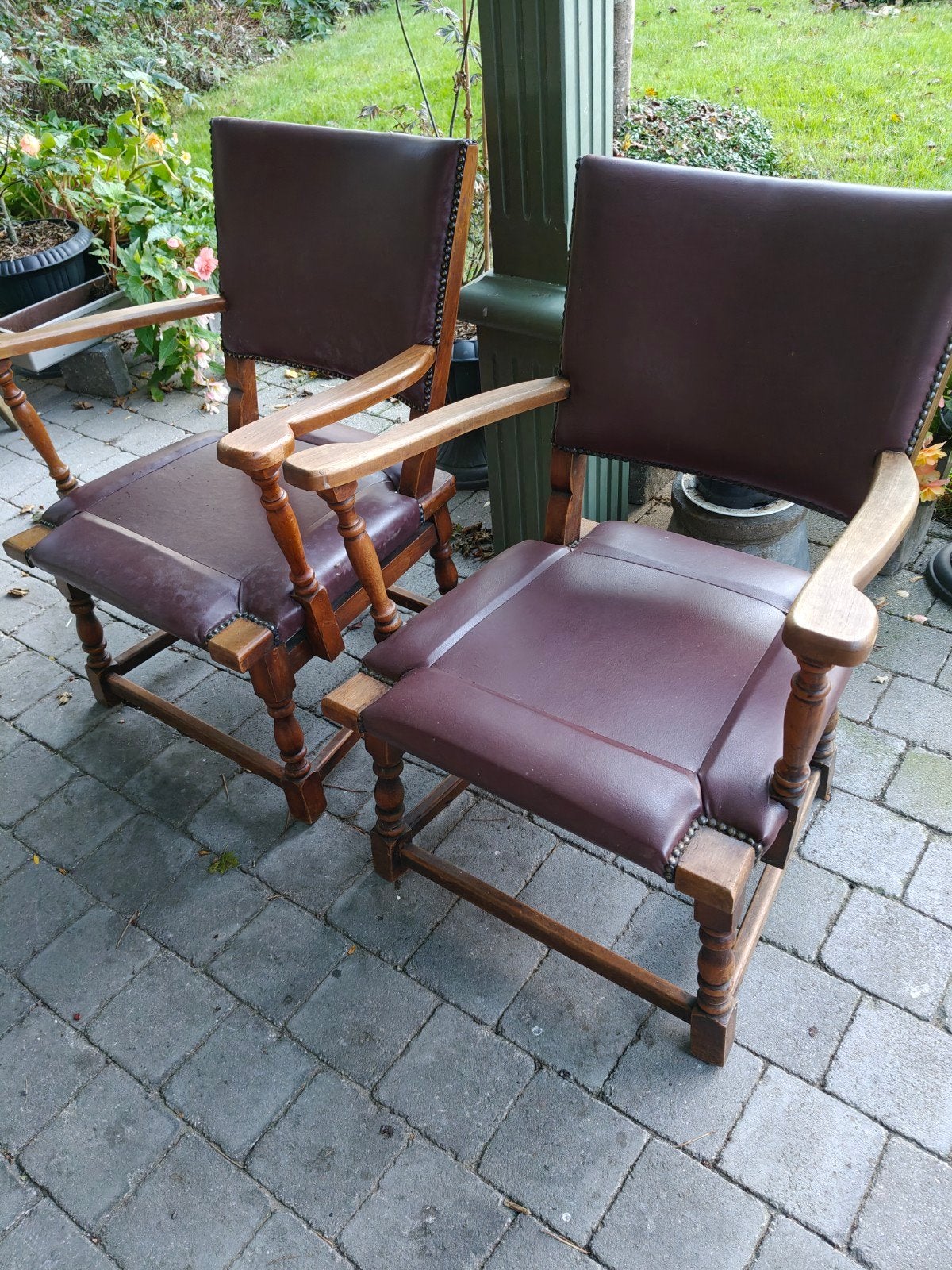 twee vintage zetels skai te Turnhout, Enlèvement