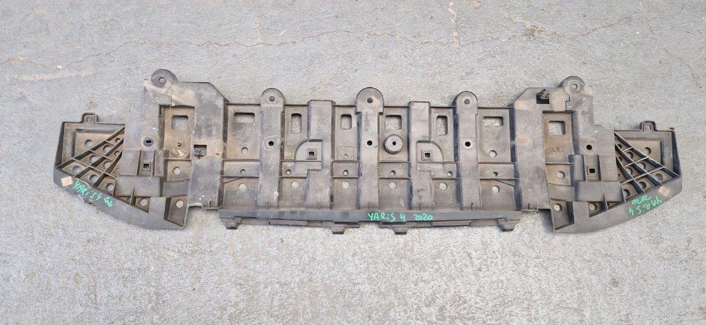 Traverse avant  TOYOTA YARIS 4 2020, Ophalen, Voor, Toyota