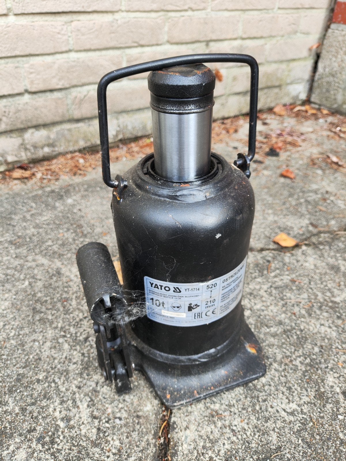 Yato YT-1714 hydraulische potkrik, Ophalen