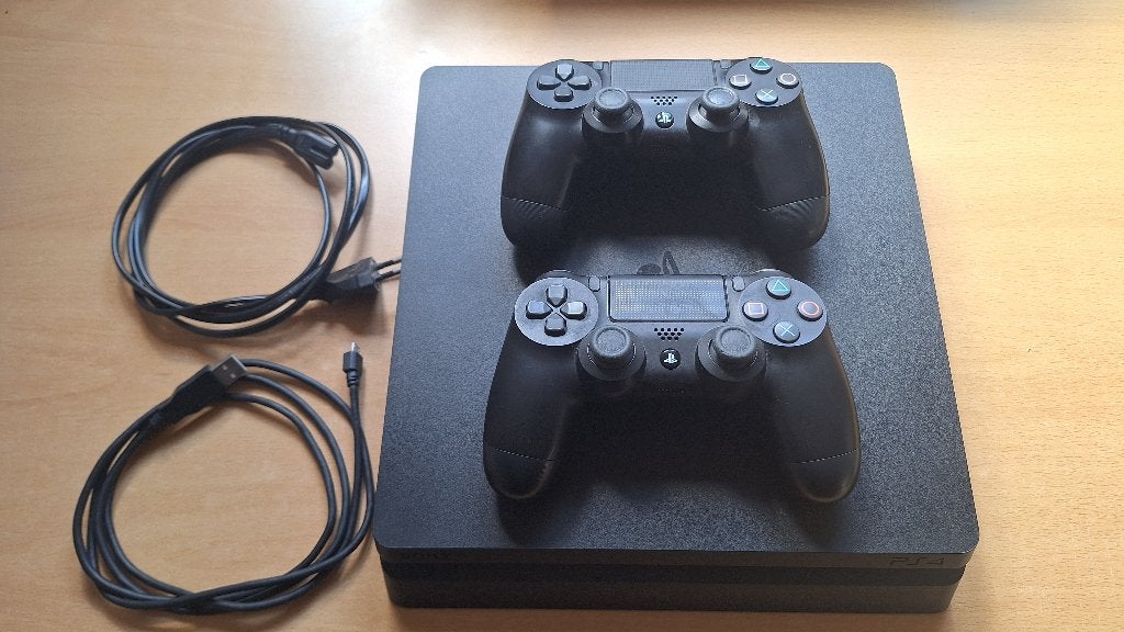 Ps4, Consoles de jeu & Jeux vidéo, 500 GB, Enlèvement, Utilisé, Avec 2 manettes