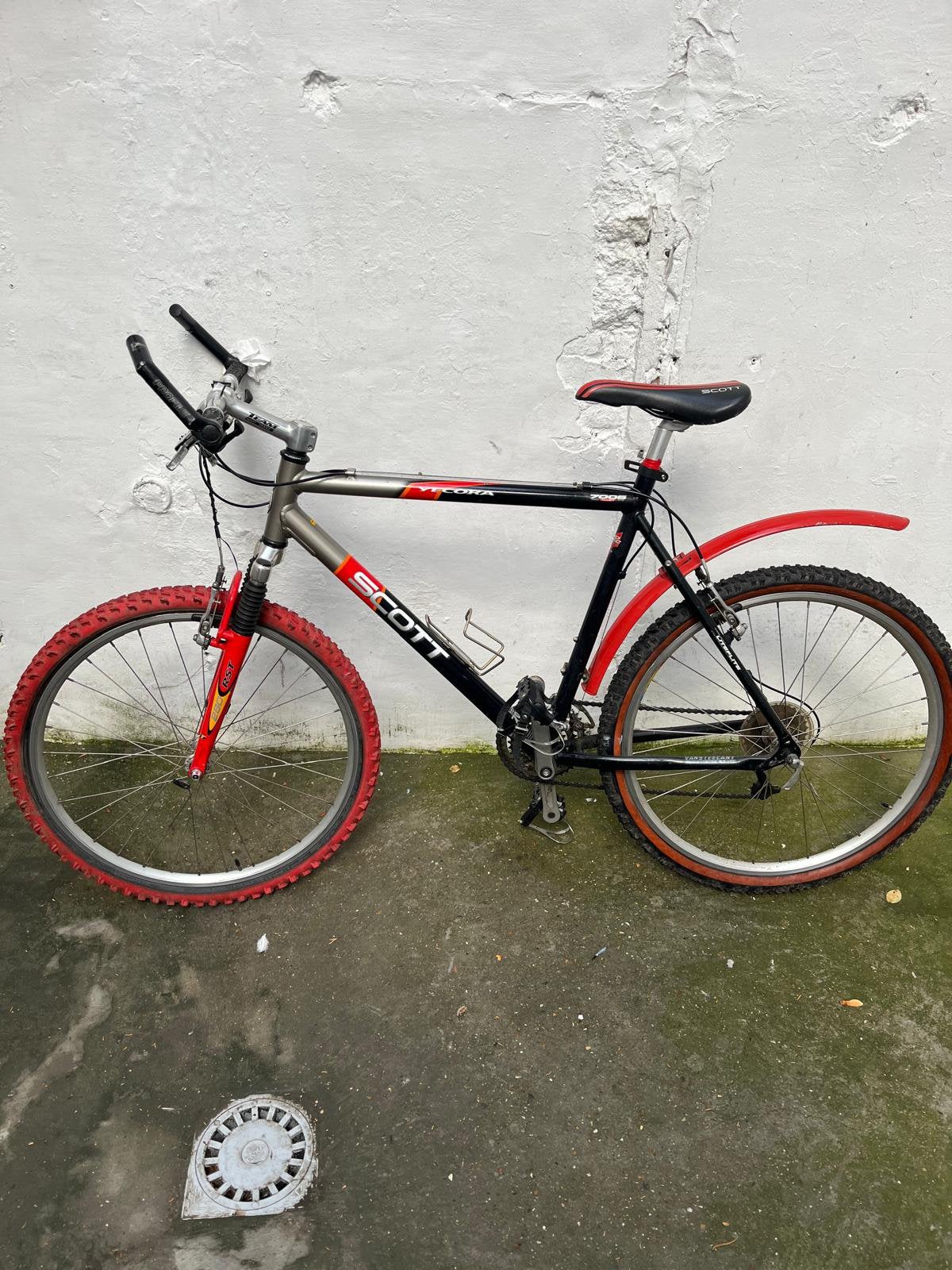 Vélo vtt scott 26 pouces, Vélos & Vélomoteurs, Vitesses, Frein sur jante, 26 pouces ou plus, Comme neuf