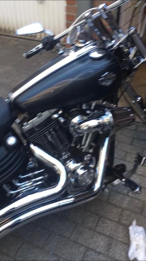 Harley davidson Rocker c, Motos, Motos | Harley-Davidson, Chopper, Particulier