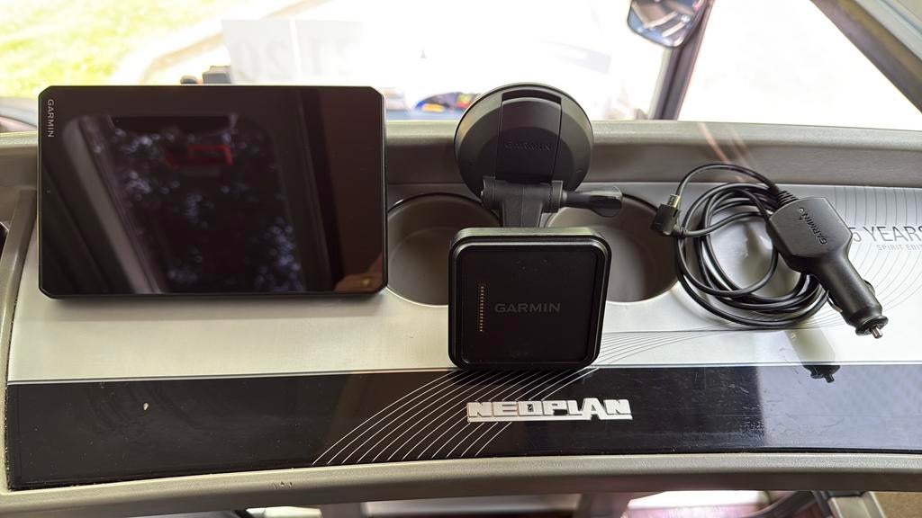 Garmin Dezl LGV820 Truck/Bus/Camper navigatie, Ophalen, Zo goed als nieuw