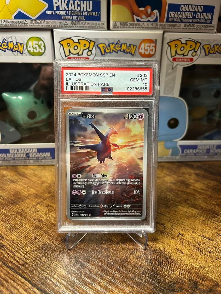 Latios - PSA 10 - Surging Sparks, Hobby en Vrije tijd, Verzamelkaartspellen | Pokémon, Ophalen of Verzenden, Zo goed als nieuw