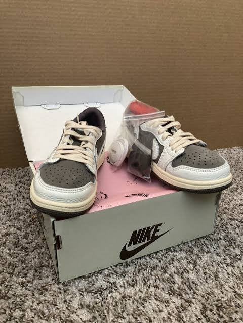 TRAVIS SCOTT REVERSE MOCHA MAAT 42, Ophalen, Zo goed als nieuw