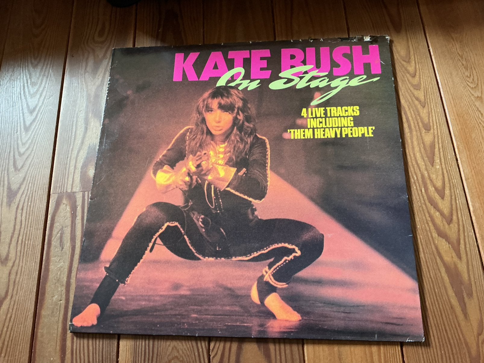 12 » Kate Bush - sur scène, Enlèvement ou Envoi