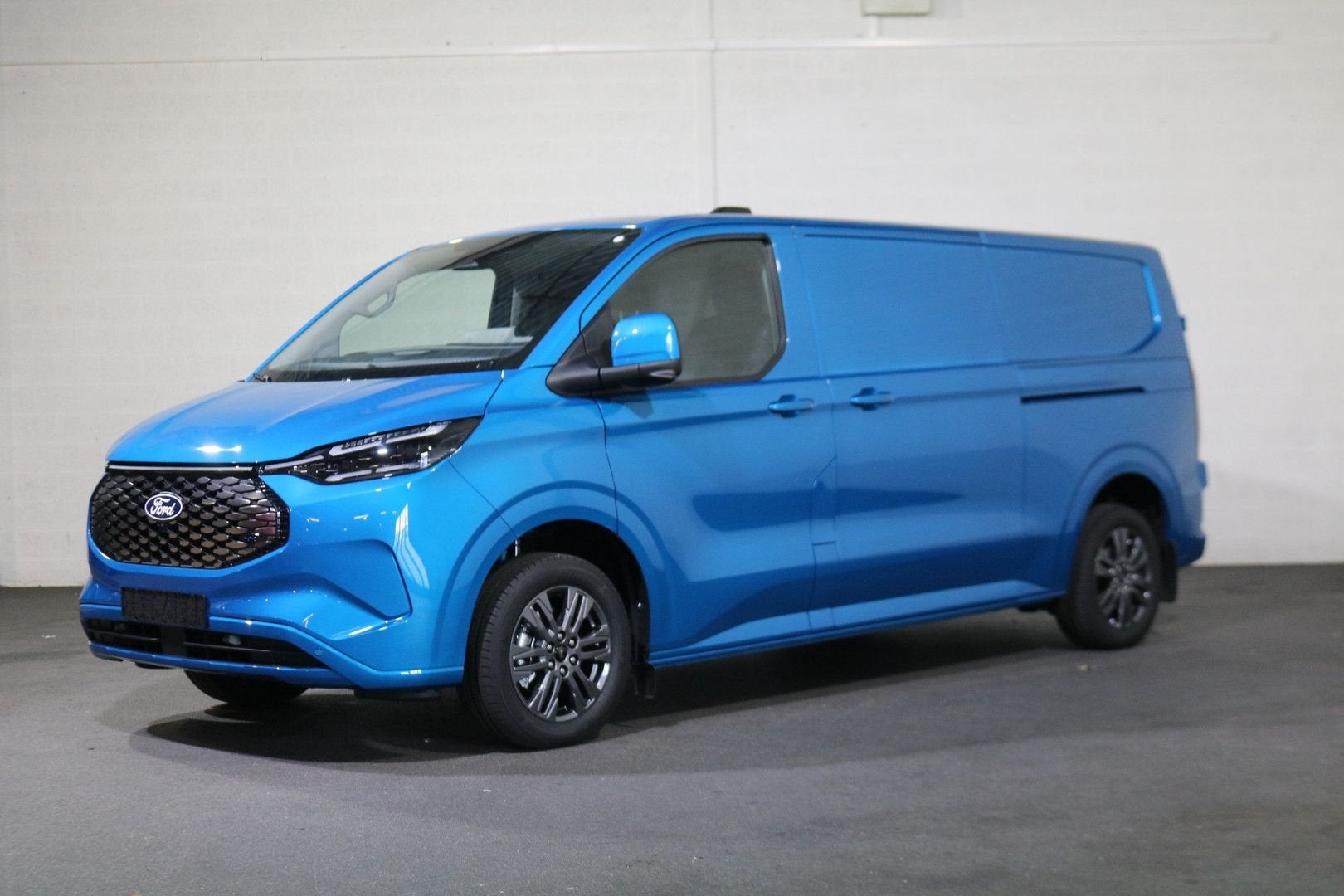 Ford E-Transit Custom L2 H1 Limited 218pk 2x schuifdeur Led, Auto's, Bestelwagens en Lichte vracht, Automaat, Blauw, Elektrisch